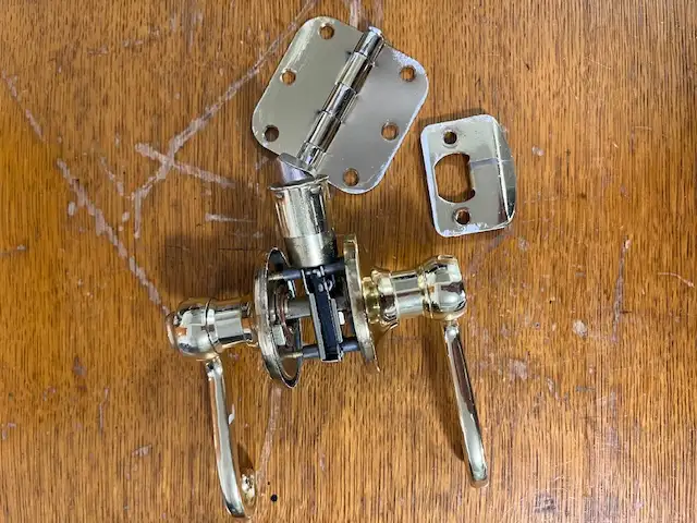 Poignées de porte intérieure - 5$ ch in Hardware, Nails & Screws in City of Montréal - Image 4