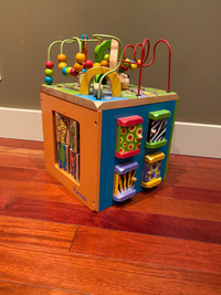 Wooden activity cube - Busy Zoo