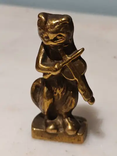 3 inches tall. Heavy, solid brass. Pickup near Port Union and 401 at Tesson place Scarborough M1C3M5