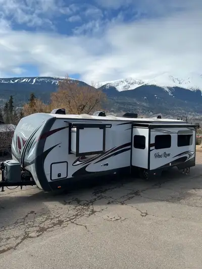 2015 wind river 280 rksw New awning 2024 Sew 6 volt batteries 2024 Very nice trailer