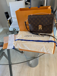 Louis Vuitton Métis Pochette