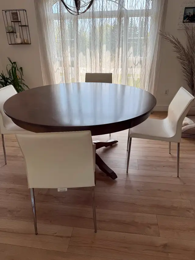Kitchen table , 4 chairs in Dining Tables & Sets in Bridgewater - Image 2