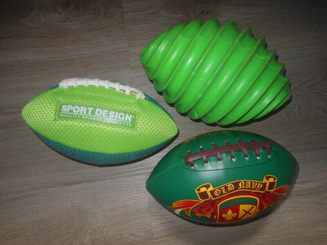 Rugby balls dans Football  à Ville de Montréal - Image 2