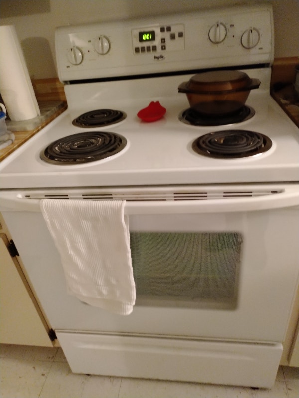 Frigidaire et Cuisinière à vendre Cuisinières, fours et fourneaux