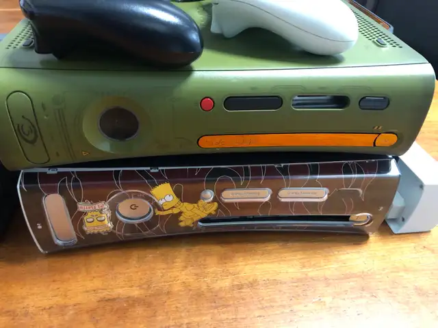 Xbox  360 Halo&  Xbox 360(both 3rings with accesories Repairable in XBOX 360 in City of Montréal - Image 6