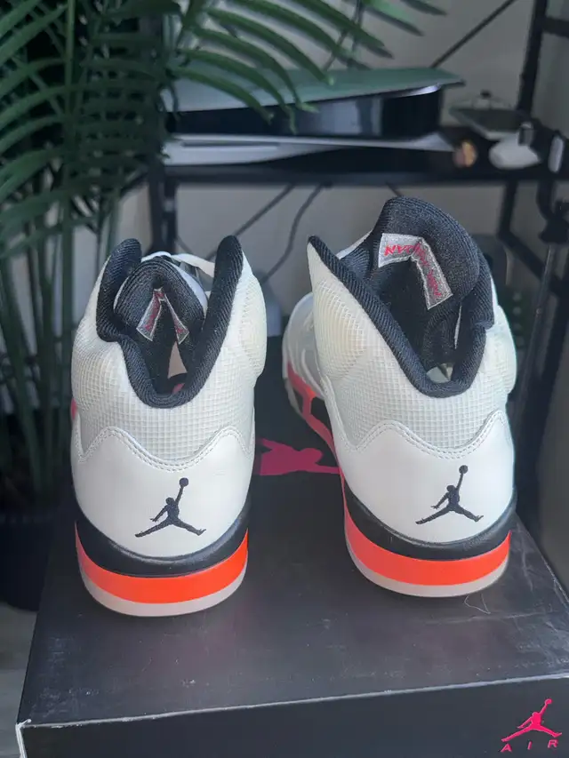 air Jordan 5 Retro in Men's Shoes in City of Montréal - Image 7