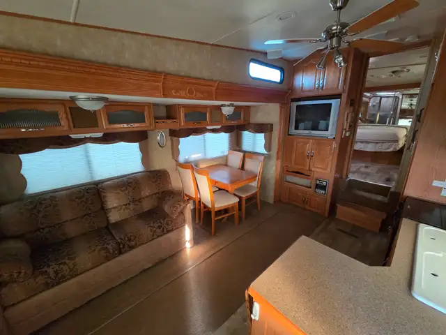 2007 Cardinal 5th Wheel RV in Travel Trailers & Campers in Calgary - Image 5