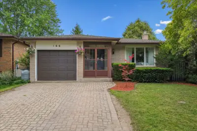 Welcome to 166 Winding Way, a beautifully maintained 4-level backsplit tucked into the desirable For...