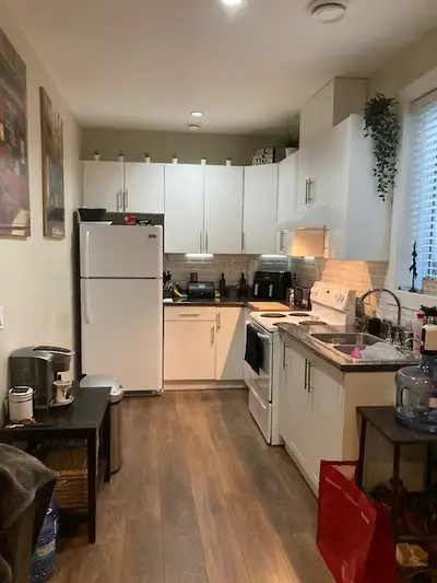 Newer 2 Bed 1 Bath Suite - Clayton Heights Cloverdale