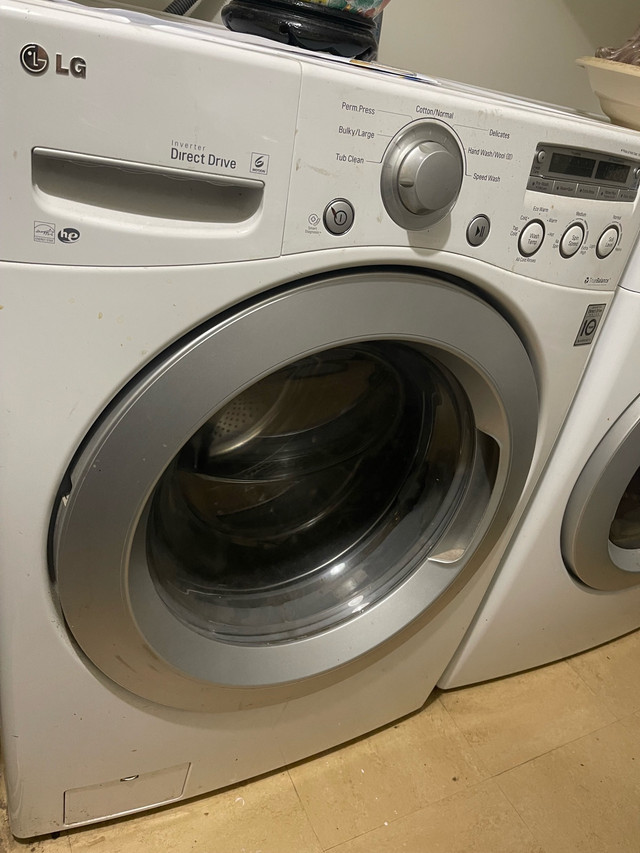 laveuse et sécheuse frontale (couleur blanche) dans Laveuses et sécheuses  à Ville de Montréal