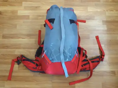THE NORTH FACE Hiking Backpack 30L.. like new. great for outdoors, Excellent condition. Good quality...