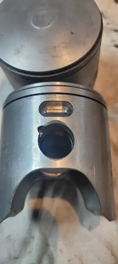 new condition wiseco pro lite pistons over size .50 mm 70 bore [std is 69.50] 90$ for both, dirt che...
