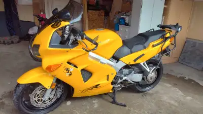 Yellow sport touring motorcycle 3-piece luggage rack Yoshimur performance pipe New twin headlights E...