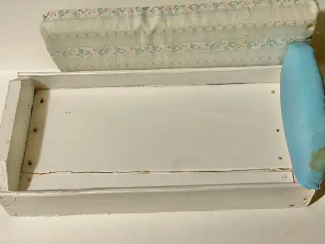 Vintage Barbie Size Fashion Doll Bed with Mattress in Toys & Games in Mississauga / Peel Region - Image 11