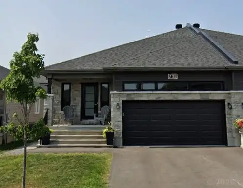 Modern semi-detached for rent in Russell | Appliances included