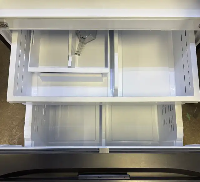 Black Stainless Steel Refrigerator 2025 “SAMSUNG” H70/W36/D35 in Refrigerators in City of Toronto - Image 4