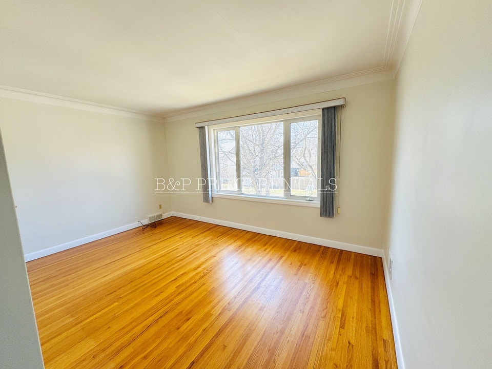 Bright and Spacious 1 Bedroom/1 Bath for RENT in Rossmere B 3