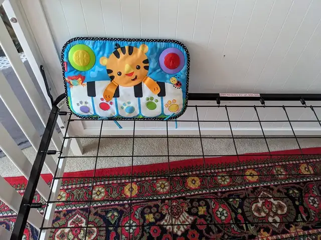 Wooden White Convertible Crib  with Musical  Crib Toy in Cribs in Markham / York Region - Image 4