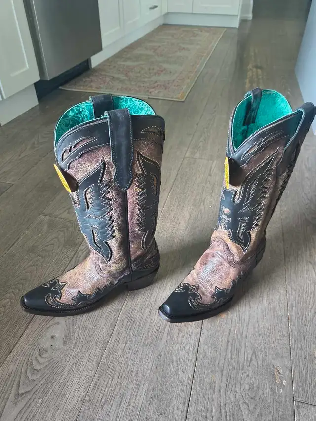 Corral Women's Brown Eagle Overlay Snip toe Western Boot in Women's - Shoes in Markham / York Region - Image 3