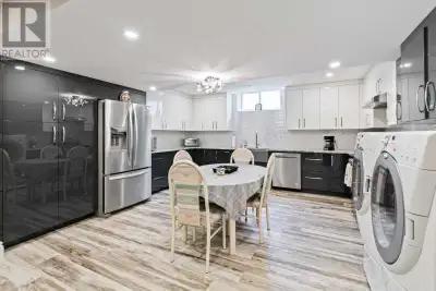 Room available for rent single or shared. Walking distance to Windsor crossing outlet centre and Sai...