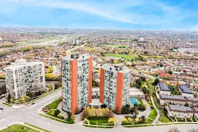 PRIVATE ROOM WITH PRIVATE WASHROOM – MISSISSAUGA Shipp Drive, Mississauga. A spacious private bedroo...
