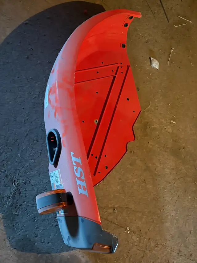 Used Kubota Fender TC42047103 in Other in St. Catharines - Image 2