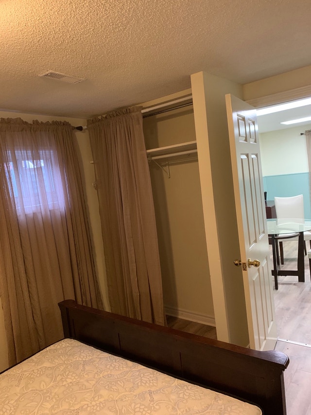 1 bedroom+Den basement for rent near Clarkson Go station Long Term