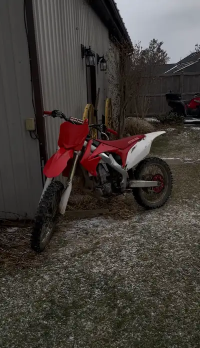 Selling a 2012 Honda crf450r it’s got 38 hours on full motor rebuild bike runs and rides has brand n...