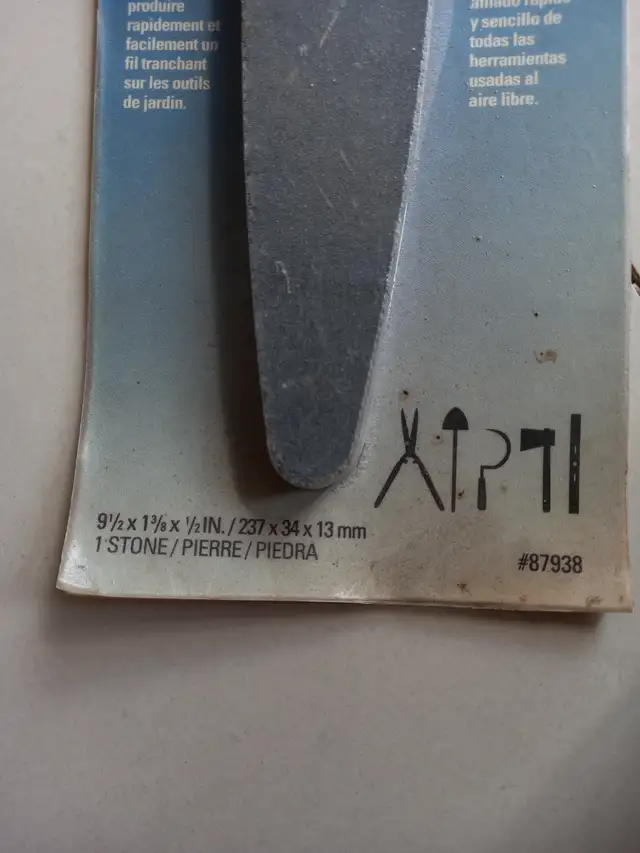 Norton lawn and garden tool sharpener in Hand Tools in Mississauga / Peel Region - Image 3