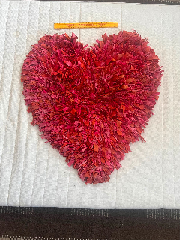 Heart Mat &amp; Cushion, $20 each in Home Décor & Accents in Vancouver - Image 2