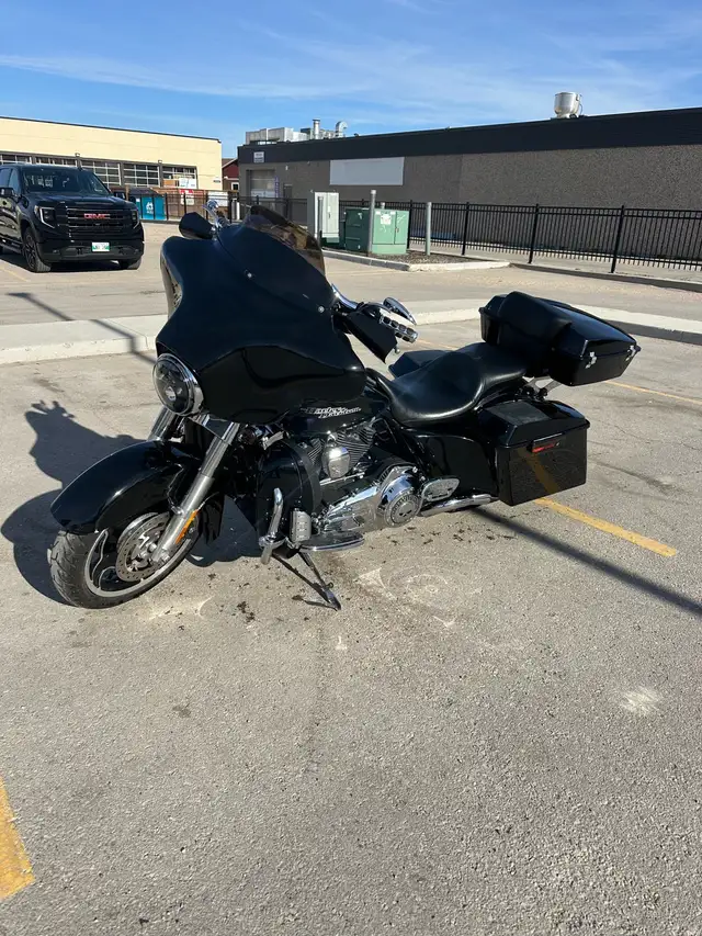 2012 Harley street glide in Street, Cruisers & Choppers in Winnipeg - Image 5