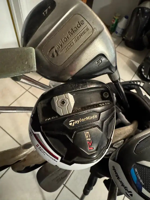 Taylor made golf club set with bag (right handed) in Golf in Markham / York Region - Image 6