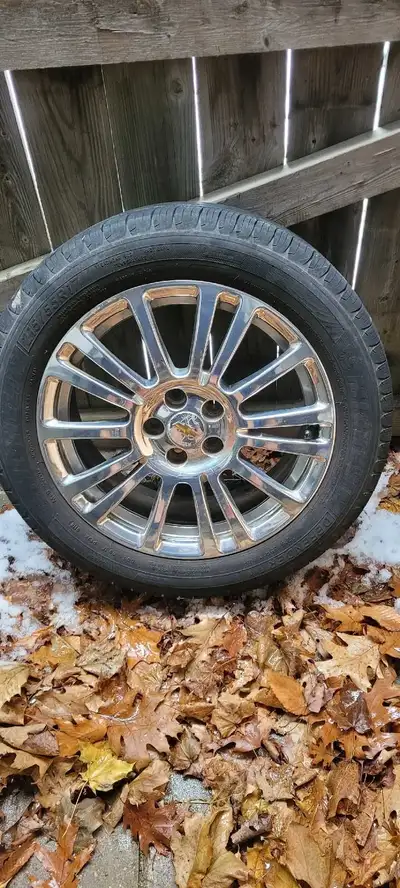 Four Michelin Defenders on Chevrolet Cruze rims. Good condition with 7/32 tread and even wear. No le...