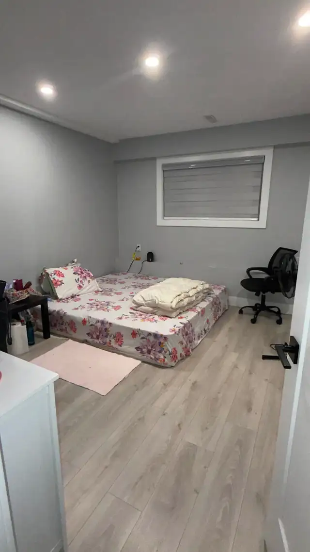 URGENT Private room for rent in Room Rentals & Roommates in Burnaby/New Westminster - Image 2