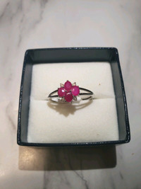 Beautiful Ruby Diamond 14Kt White Gold Ring - Size 7
