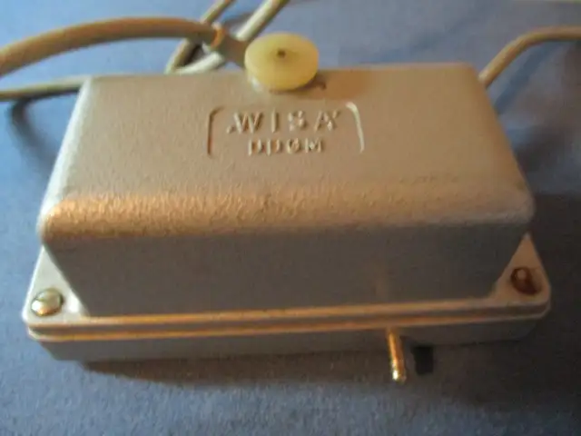 VINTAGE WISA AQUARIUM PUMP-MODEL 120-D.B.G.M.-WESTERN GERMANY in Arts & Collectibles in Laval / North Shore - Image 3