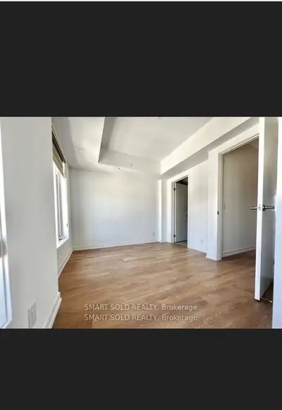 Private Room with private bathroom in a brand new Townhouse. Laundry onsite. Kitchen shared. Any que...