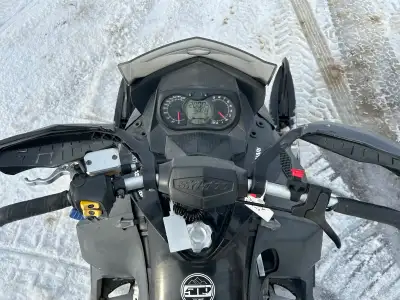 07 summit, 144’ track 3’ paddles, electric start, reverse. Complete rebuild 3 years ago, less than 5...