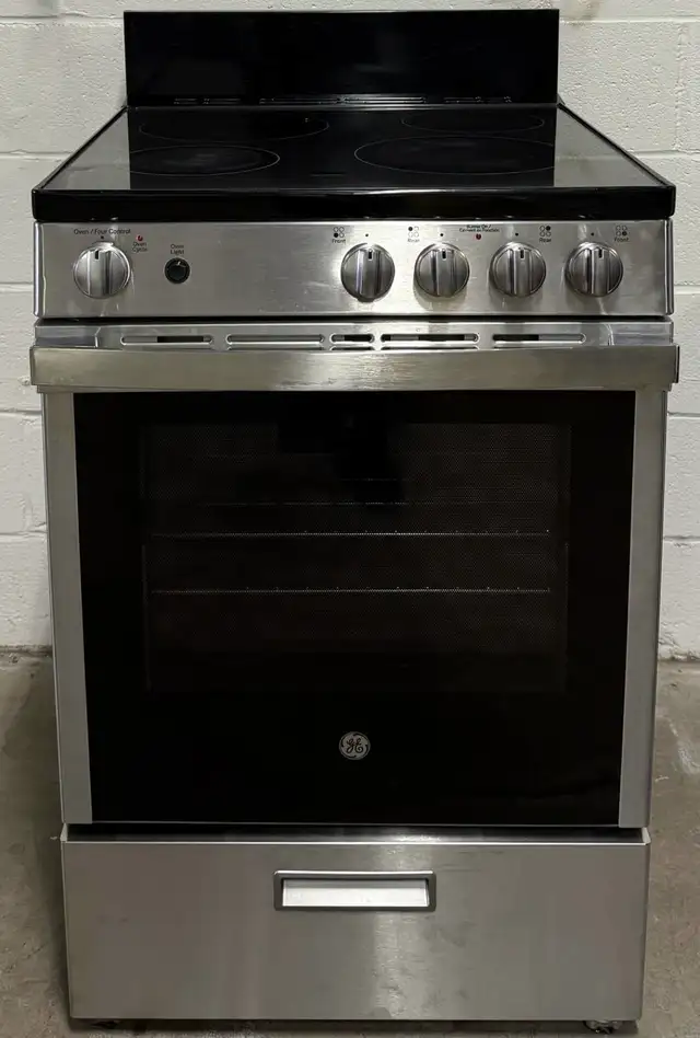 Apartment Size Stove “GE” 24 inch  in Stoves, Ovens & Ranges in City of Toronto - Image 2
