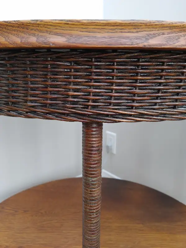ANTIQUE HEYWOOD WAKEFIELD - SOLID OAK WICKER PARLOR TABLE CIRCA in Other Tables in Ottawa - Image 5