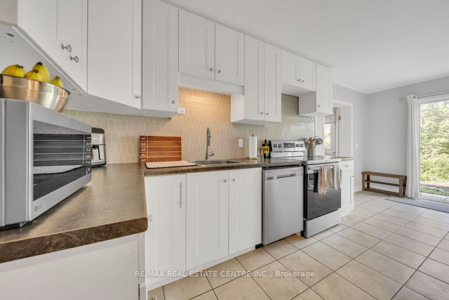 Private rooms for female student in Room Rentals & Roommates in Kitchener / Waterloo - Image 7