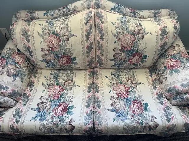 antique couches sofa and loveseat in Couches & Futons in St. Catharines - Image 2