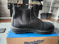 BRAND NEW BLUNDSTONE SAFETY SHOES