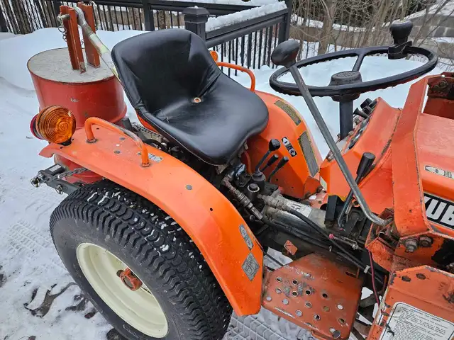 Tracteur diesel Kubota B4200D avec pelle 4WD in Other in Québec City - Image 8