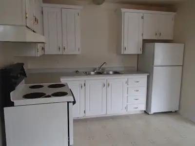 2 bedroom apartment. Quiet location. Across from Coldbrook Centre. On bus route. Electric heat/budge...