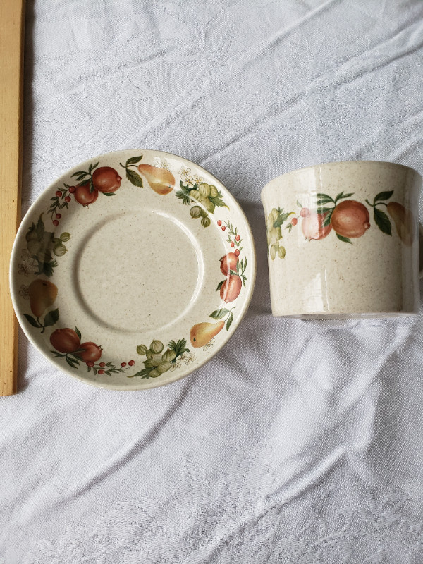 Wedgwood Quince Coffee/Teacups with Saucers in Arts & Collectibles in Kingston - Image 4