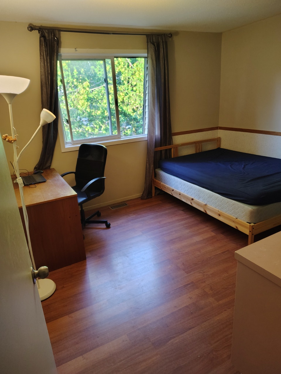 MOVE-IN TODAY!... PRIVATE ROOM...ALGONQUIN...BAYSHORE..KANATA 2