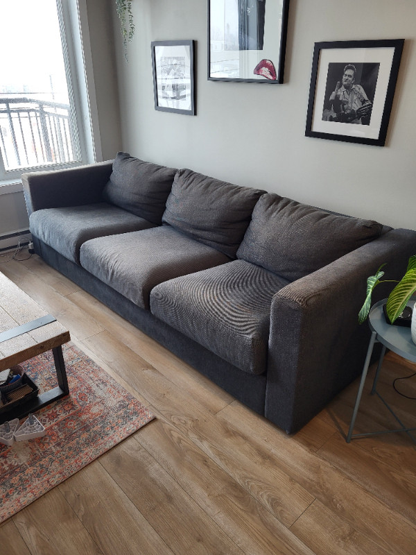 Ikea 3 seater couch - black/greyDivan sofa Ikea - noir/gris dans Sofas et futons  à Ville de Montréal - Image 2