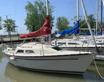 THIS BOAT IS IN EXCELLENT CONDITION AND IS COMPLETELY EQUIPPED NEW SAILS HARKEN ROLLER FURLING 155%...