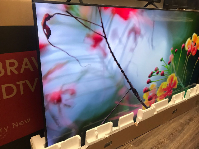 4K Sony 75-INCH UHD HDR LED Google Smart TV XR75X90K in TVs in Oshawa / Durham Region - Image 3